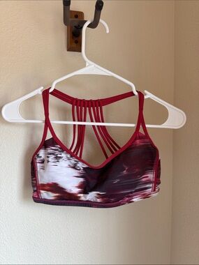 Lululemon Lighten Up Sports Bra